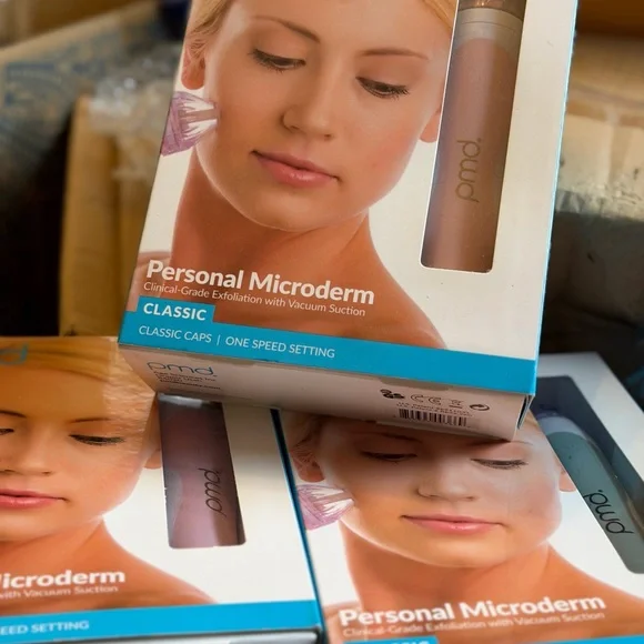 PMD Classic Microderm Device (1 pink/1 green available) - Picture 2 of 3